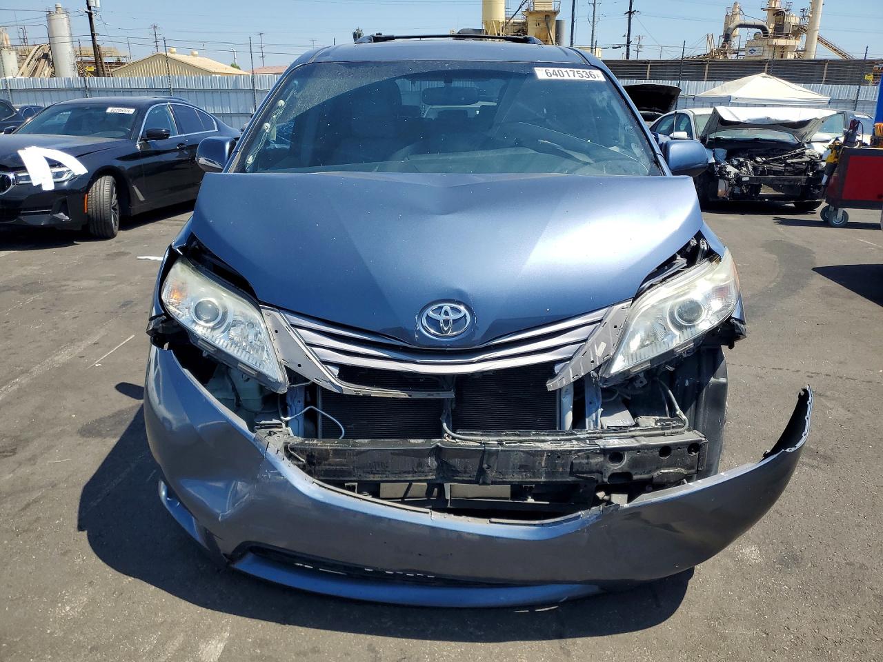 2015 Toyota Sienna Xle 8-passenger Blue vin: 5TDYK3DC9FS625585