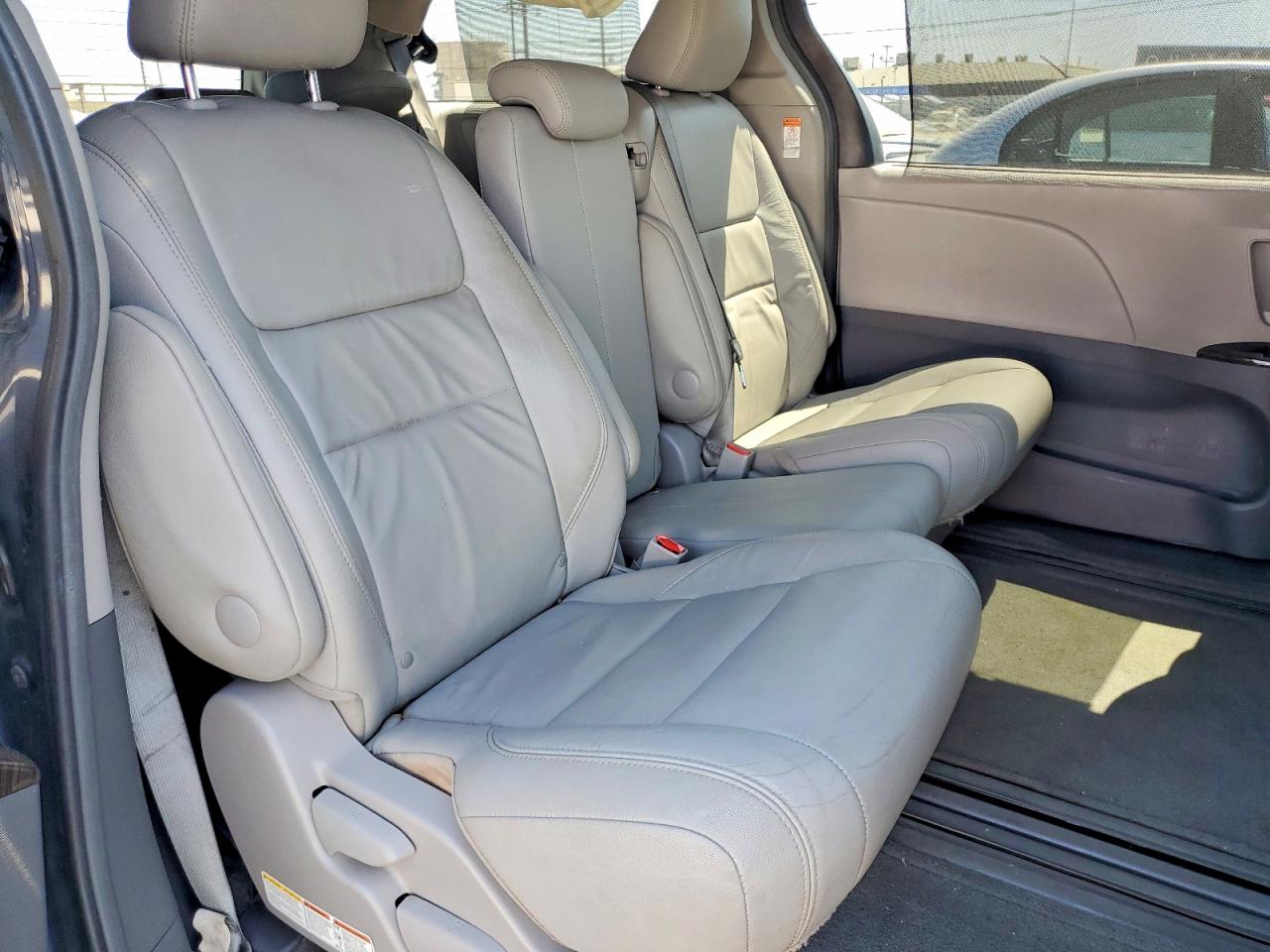 2015 Toyota Sienna Xle 8-passenger Blue vin: 5TDYK3DC9FS625585