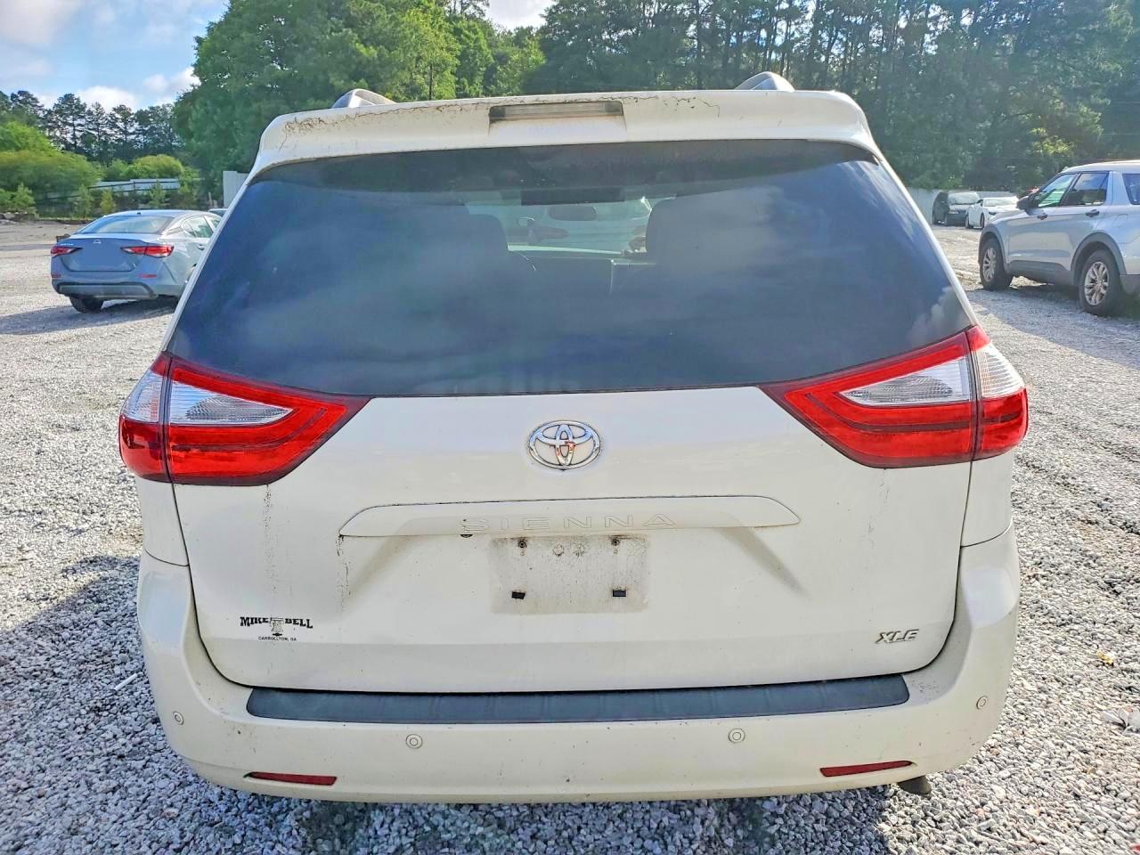 2015 Toyota Sienna Xle Premium 8-passenger White vin: 5TDYK3DC9FS632276