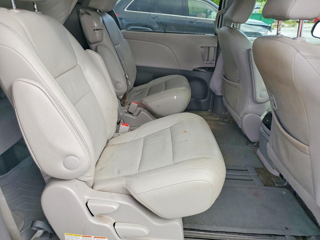 2015 Toyota Sienna Xle Premium 8-passenger White vin: 5TDYK3DC9FS632276