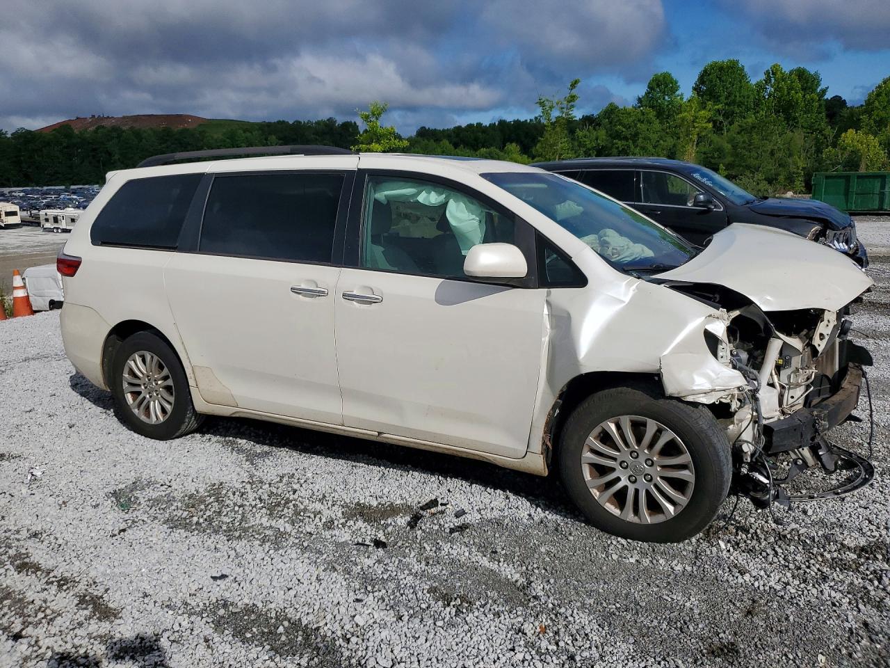 2015 Toyota Sienna Xle Premium 8-passenger White vin: 5TDYK3DC9FS632276