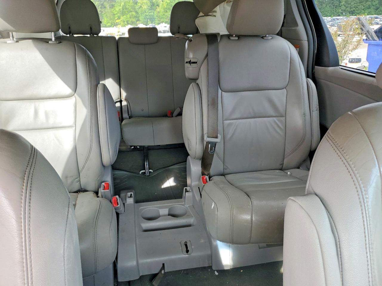 2015 Toyota Sienna Xle Premium 8-passenger White vin: 5TDYK3DC9FS632276