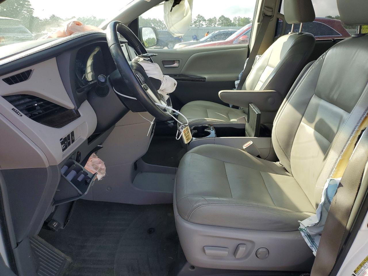 2015 Toyota Sienna Xle Premium 8-passenger White vin: 5TDYK3DC9FS632276