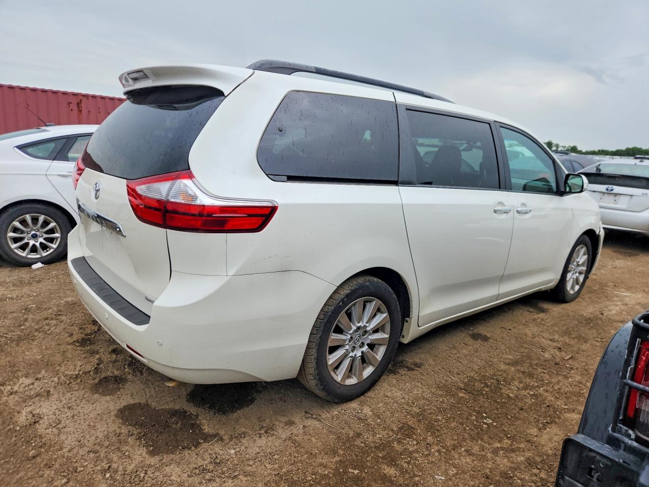 2015 Toyota Sienna Limited Premium 7-passenger White vin: 5TDYK3DC9FS632942