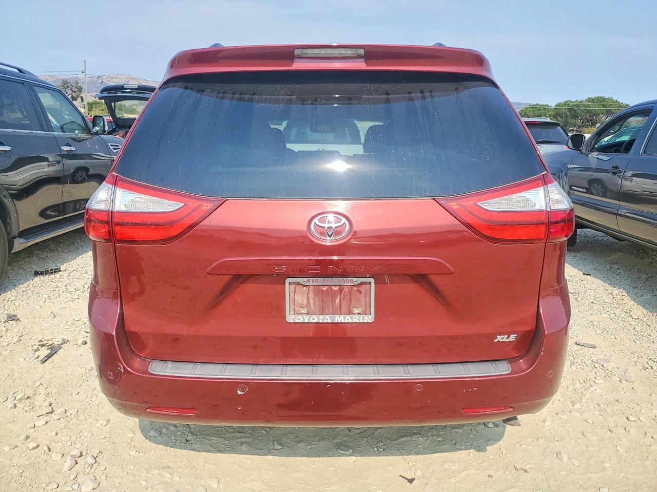 2015 Toyota Sienna Xle 8-passenger Red vin: 5TDYK3DC9FS642399