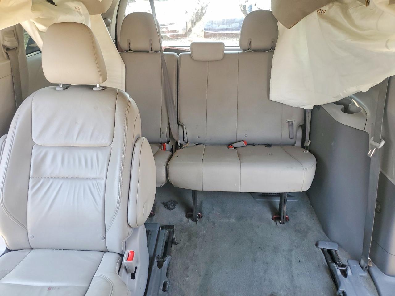 2015 Toyota Sienna Xle 8-passenger Red vin: 5TDYK3DC9FS642399