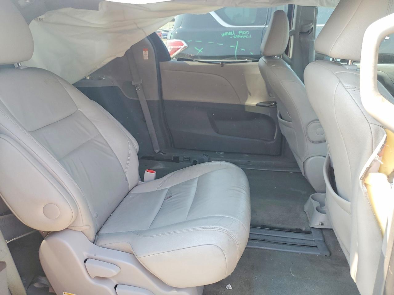 2015 Toyota Sienna Xle 8-passenger Red vin: 5TDYK3DC9FS642399
