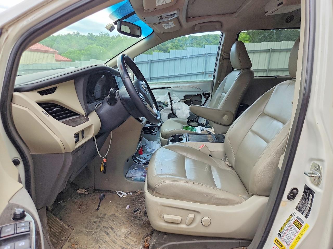 2015 Toyota Sienna Xle 8-passenger White vin: 5TDYK3DC9FS652639