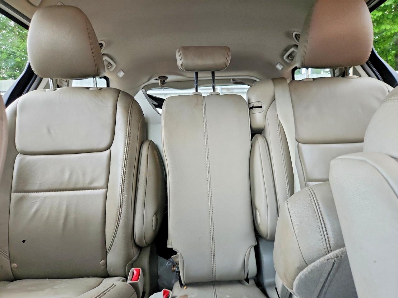 2015 Toyota Sienna Xle 8-passenger White vin: 5TDYK3DC9FS652639