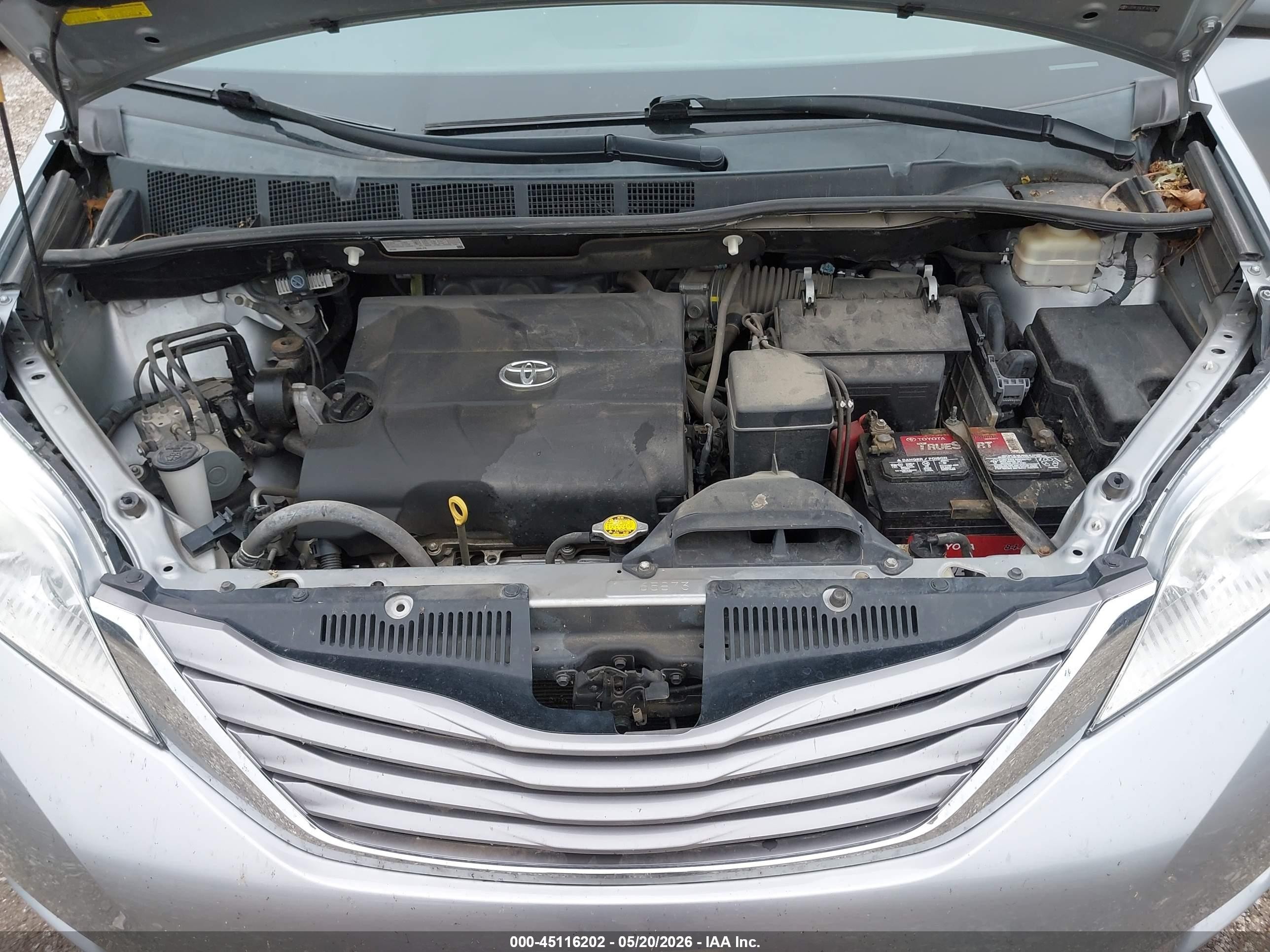 2015 Toyota Sienna Xle 8 Passenger Silver vin: 5TDYK3DC9FS656724