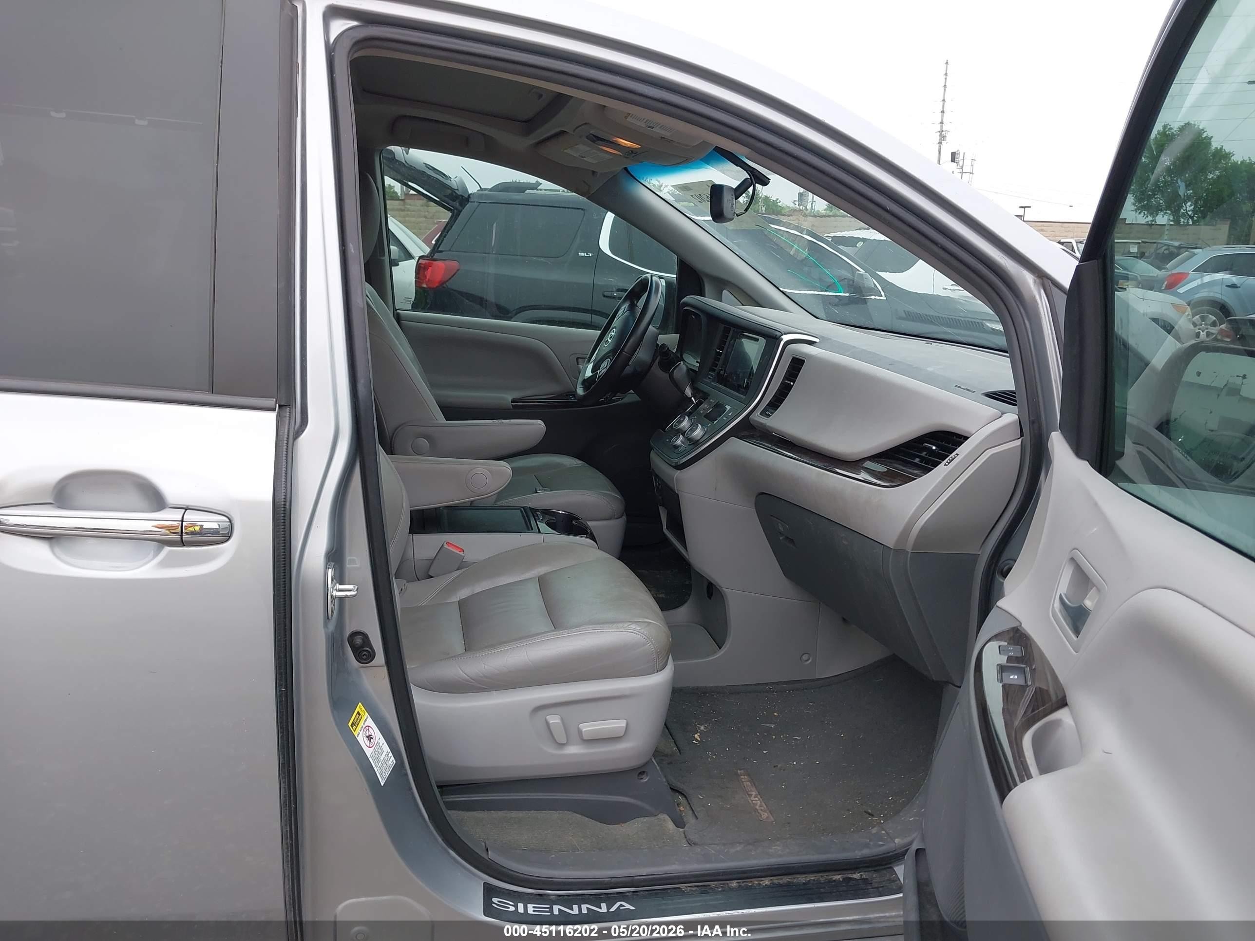 2015 Toyota Sienna Xle 8 Passenger Silver vin: 5TDYK3DC9FS656724