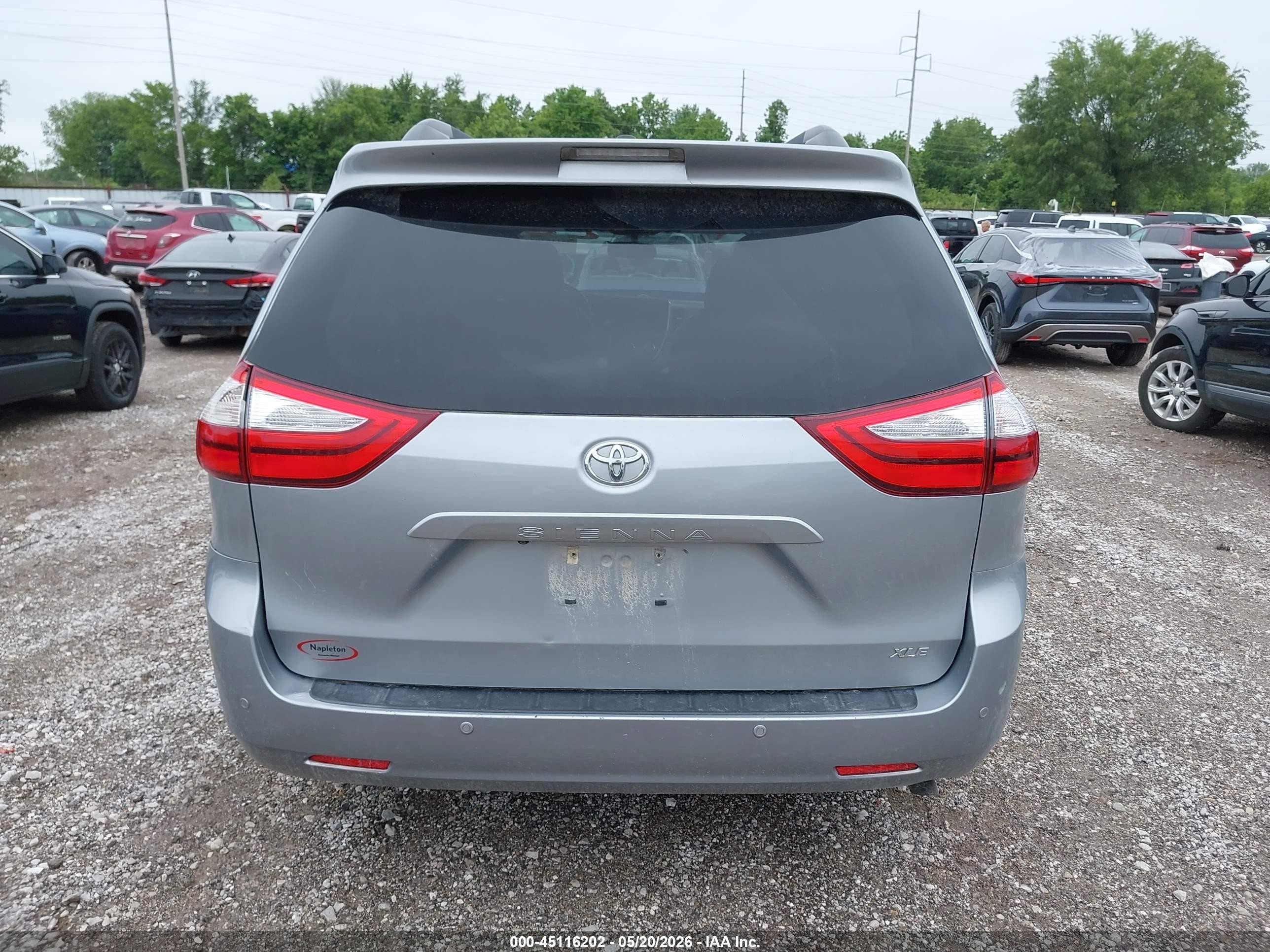 2015 Toyota Sienna Xle 8 Passenger Silver vin: 5TDYK3DC9FS656724