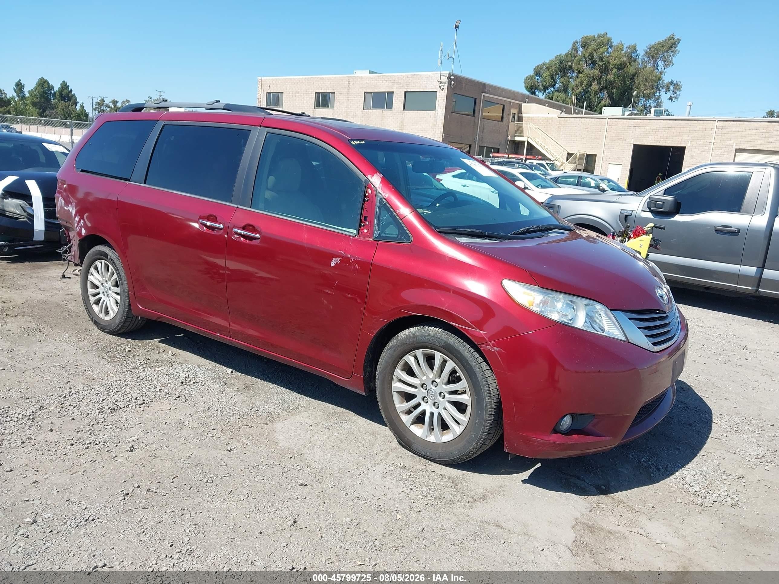 2015 Toyota Sienna Xle Premium 8 Passenger Red vin: 5TDYK3DC9FS672437