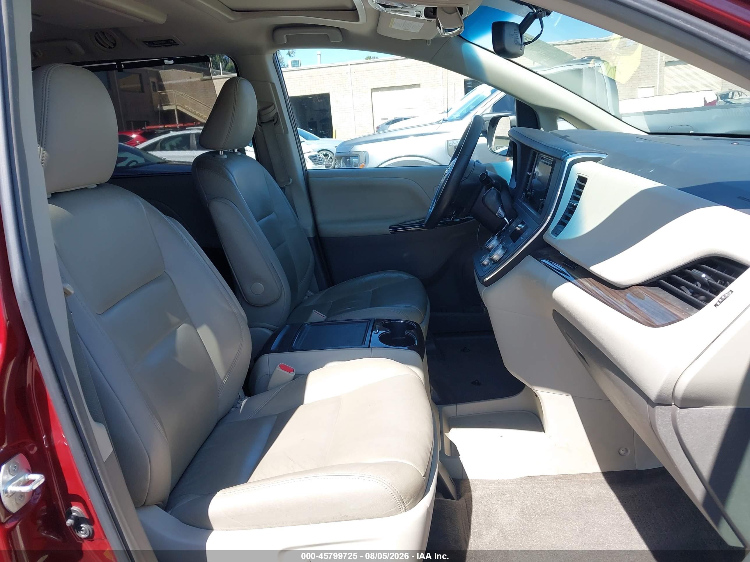 2015 Toyota Sienna Xle Premium 8 Passenger Red vin: 5TDYK3DC9FS672437