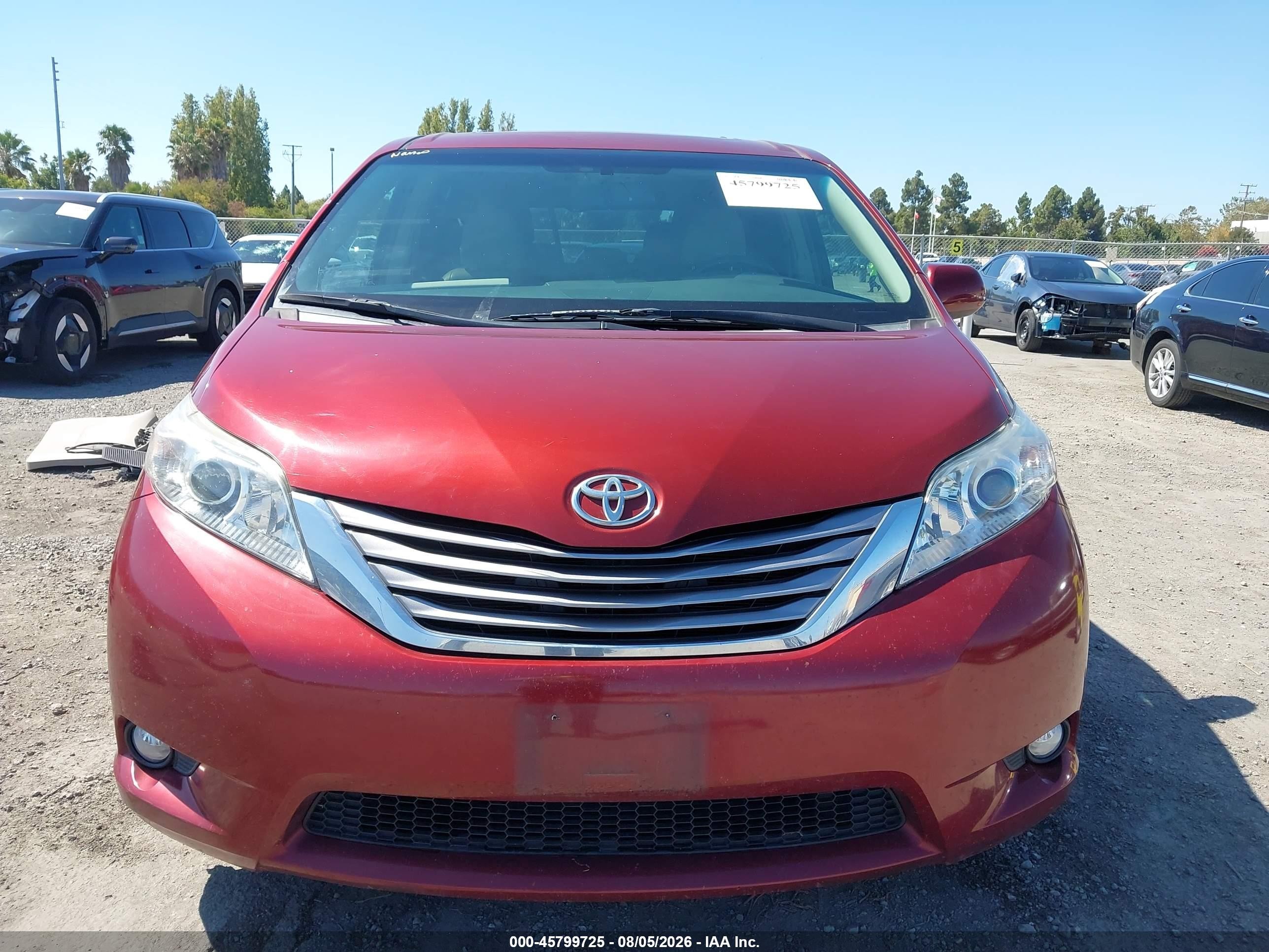 2015 Toyota Sienna Xle Premium 8 Passenger Red vin: 5TDYK3DC9FS672437