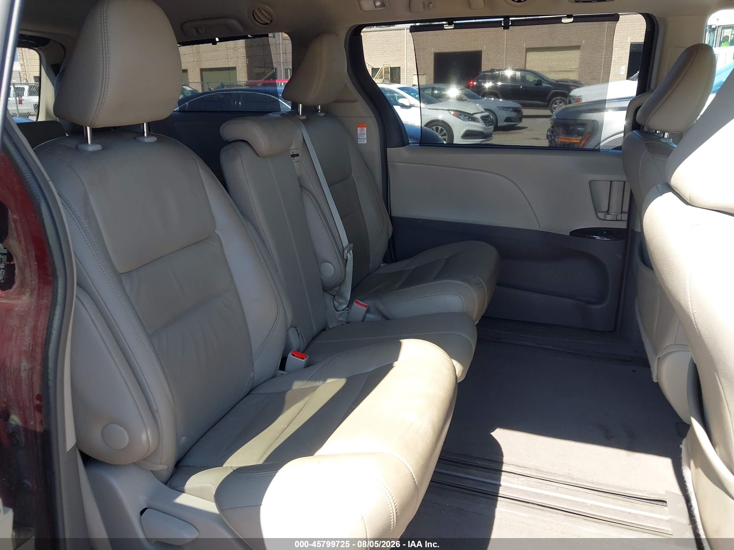 2015 Toyota Sienna Xle Premium 8 Passenger Red vin: 5TDYK3DC9FS672437