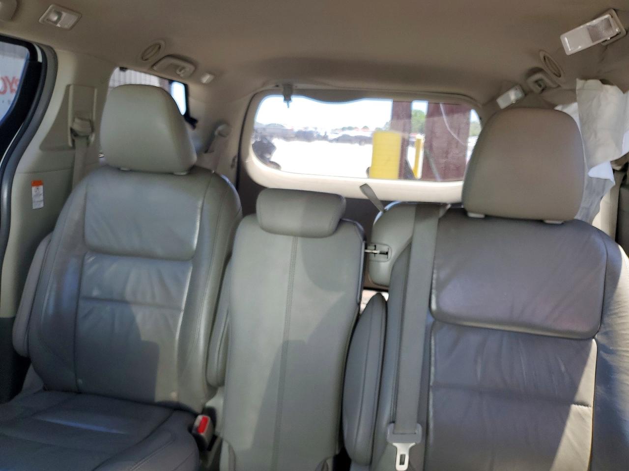 2015 Toyota Sienna Xle 8-passenger White vin: 5TDYK3DC9FS677749