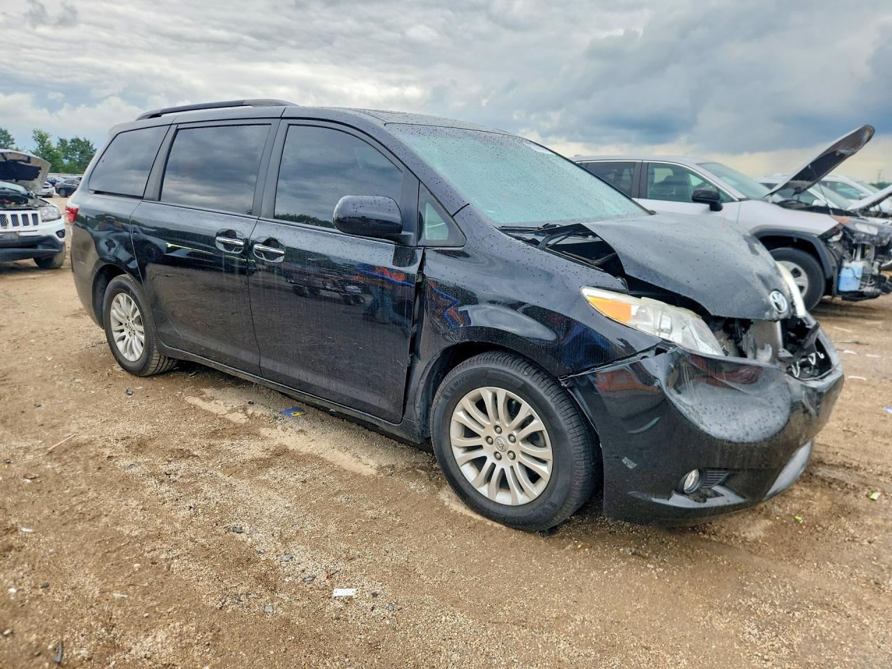 2015 Toyota Sienna Xle 8-passenger Black vin: 5TDYK3DC9FS680747