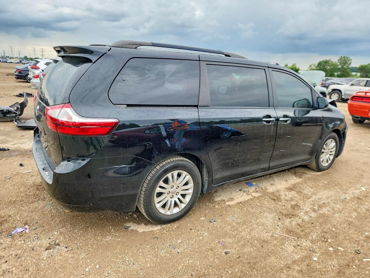 2015 Toyota Sienna Xle 8-passenger Black vin: 5TDYK3DC9FS680747