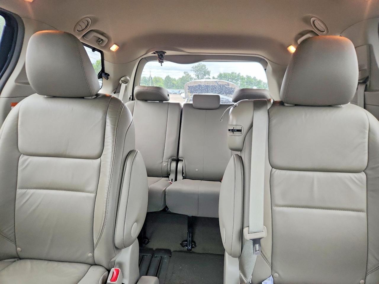 2015 Toyota Sienna Xle 8-passenger Black vin: 5TDYK3DC9FS680747