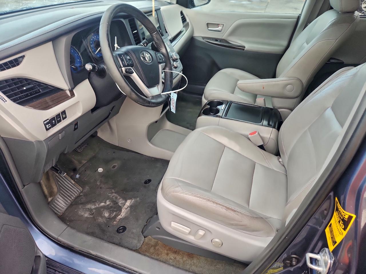 2015 Toyota Sienna Silver vin: 5TDYK3DC9FS681185