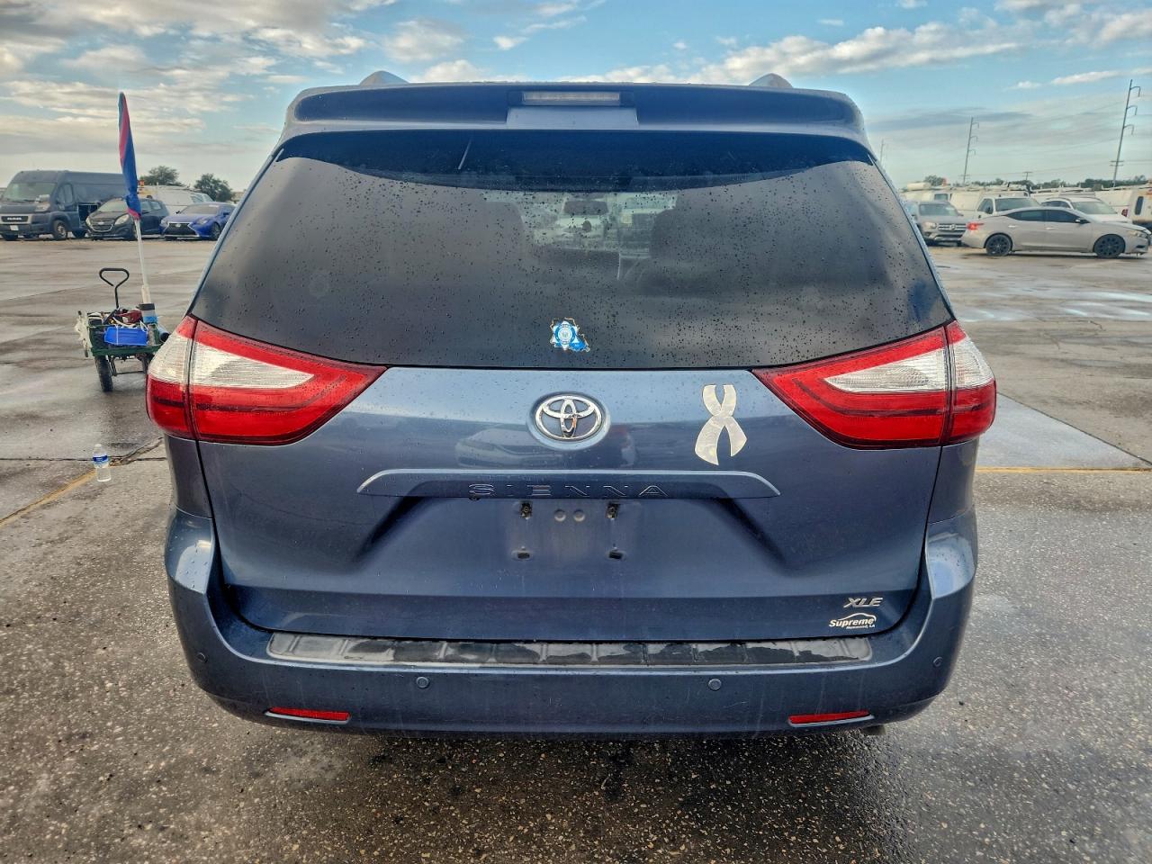 2015 Toyota Sienna Silver vin: 5TDYK3DC9FS681185
