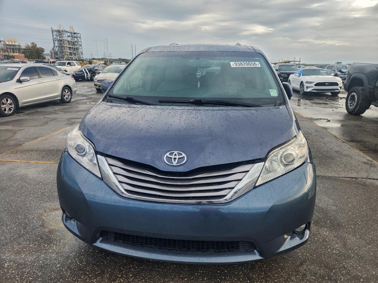 2015 Toyota Sienna Silver vin: 5TDYK3DC9FS681185