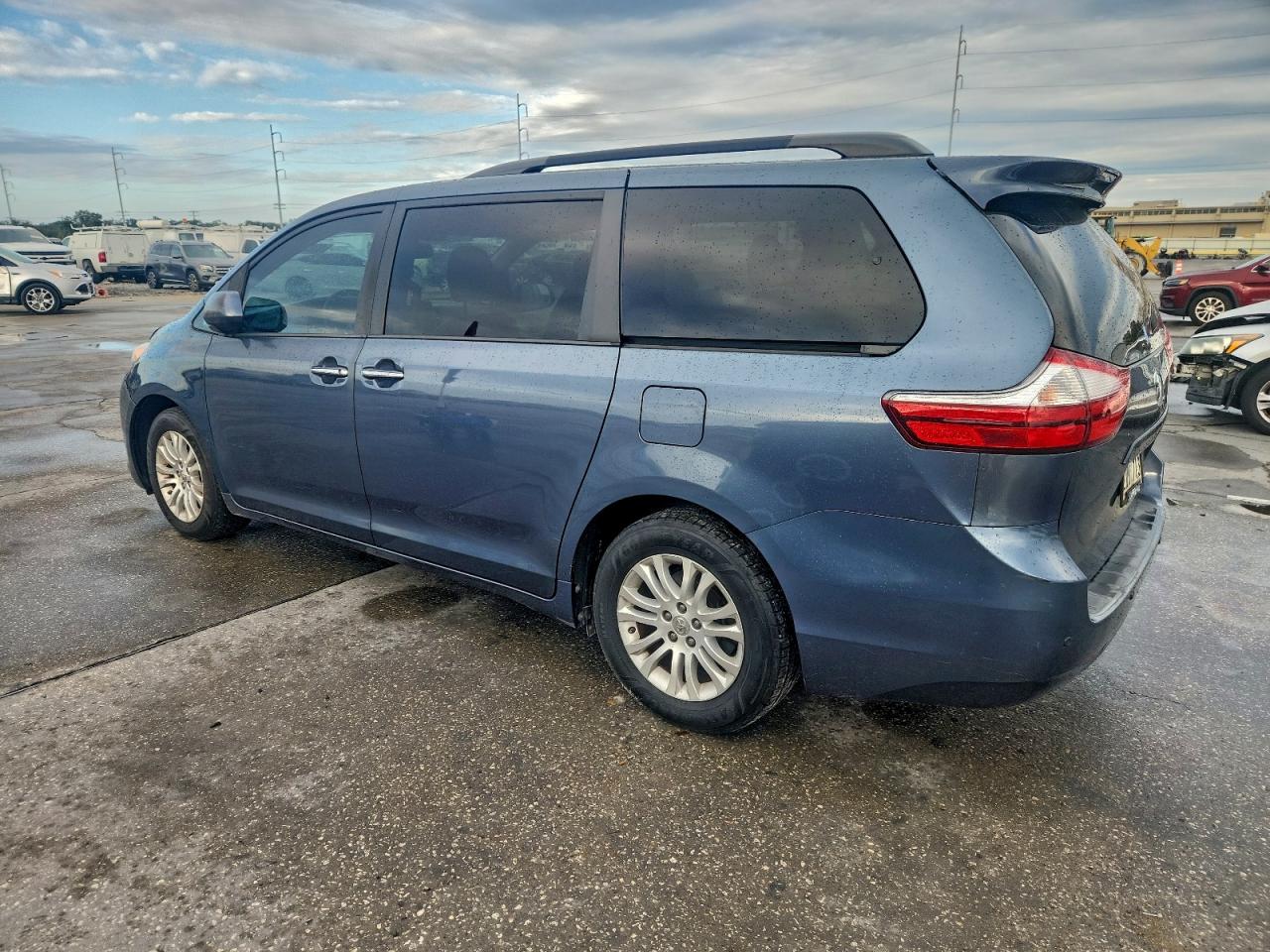 2015 Toyota Sienna Silver vin: 5TDYK3DC9FS681185