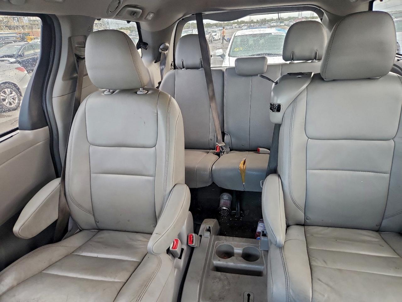 2015 Toyota Sienna Silver vin: 5TDYK3DC9FS681185