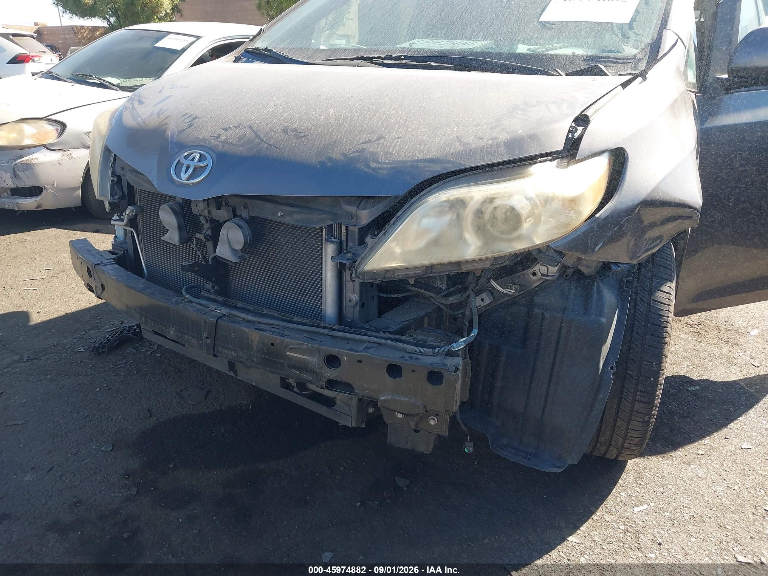 2015 Toyota Sienna Xle Premium 8 Passenger Gray vin: 5TDYK3DC9FS683793
