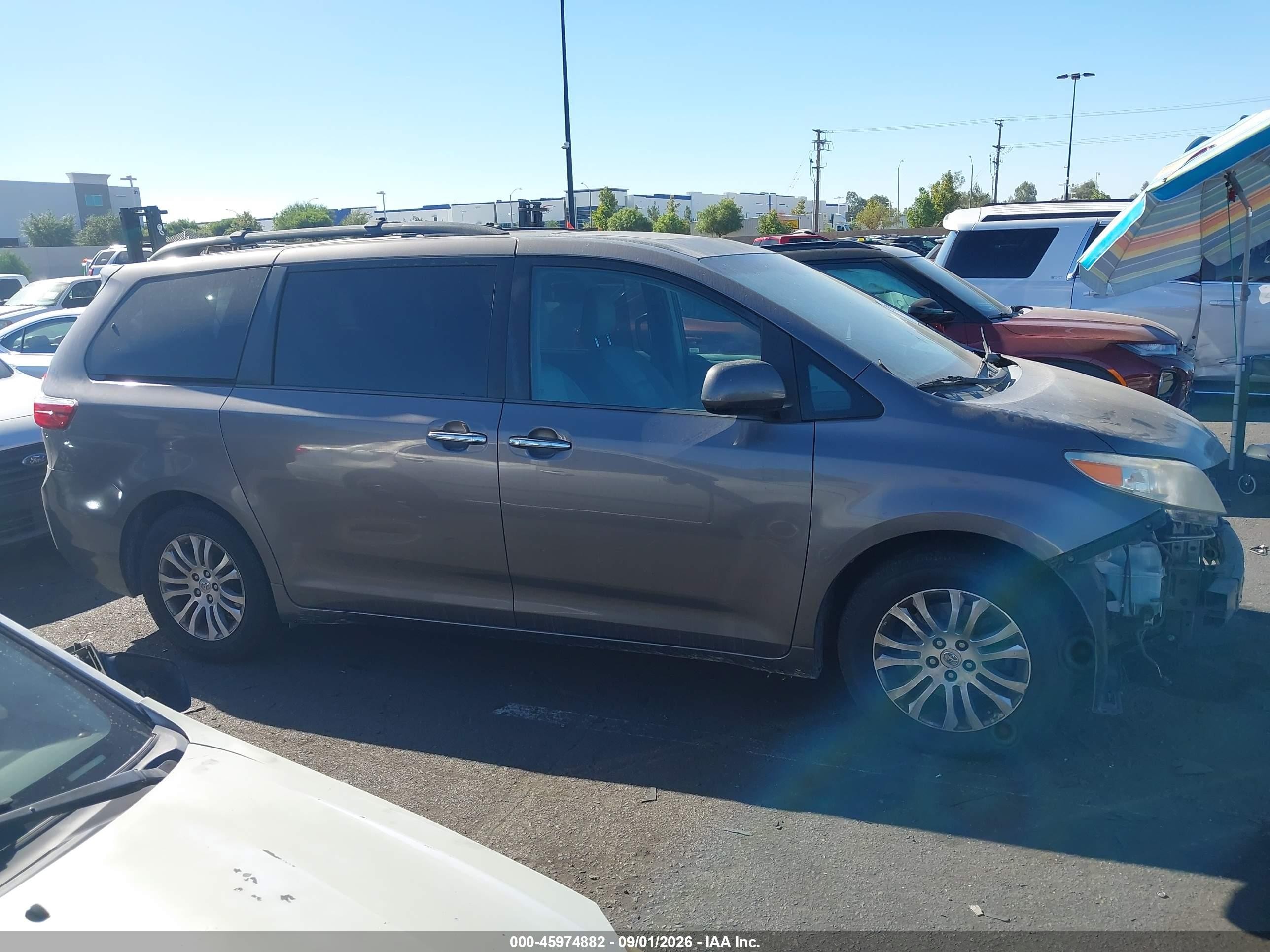 2015 Toyota Sienna Xle Premium 8 Passenger Gray vin: 5TDYK3DC9FS683793