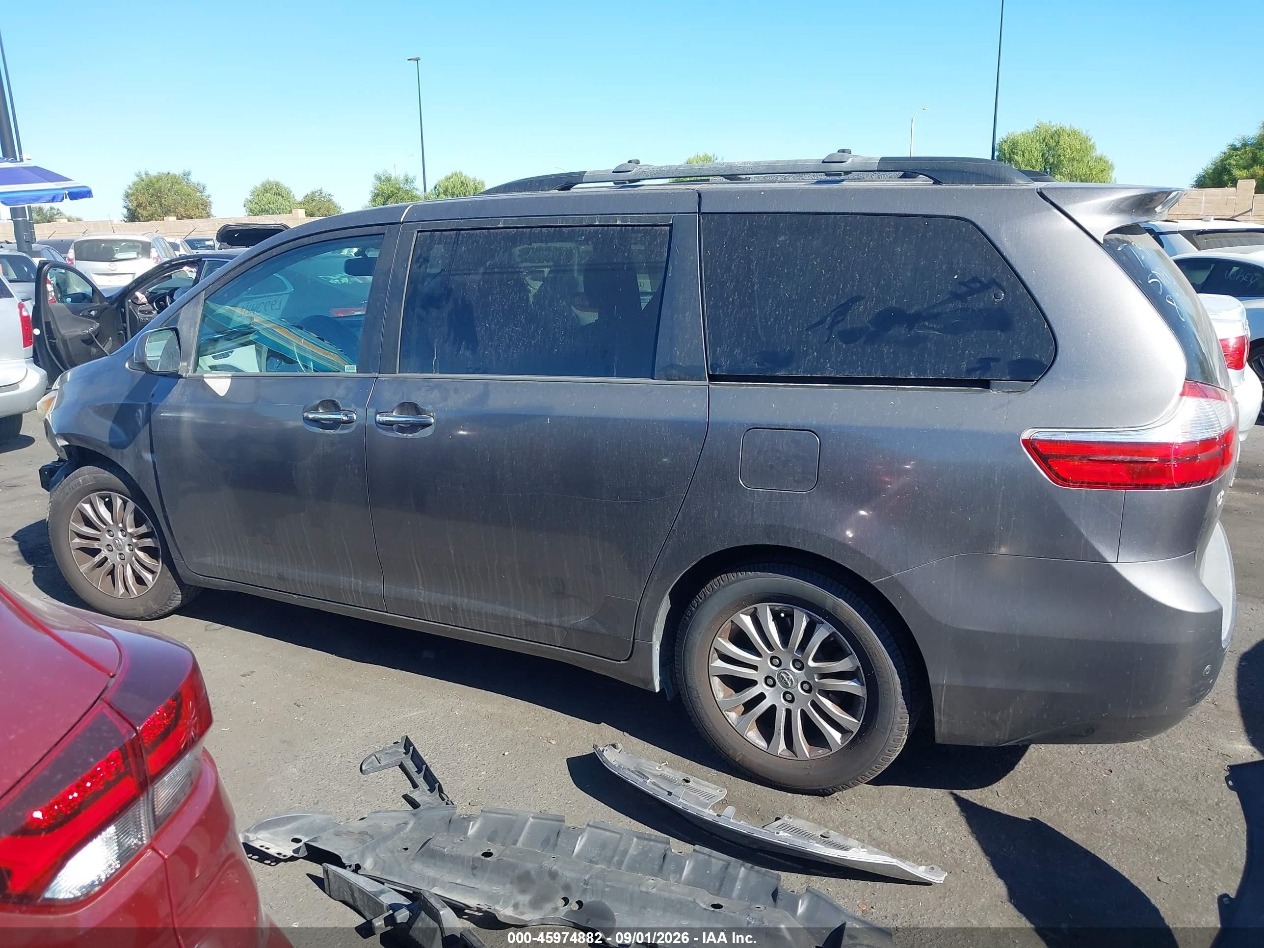 2015 Toyota Sienna Xle Premium 8 Passenger Gray vin: 5TDYK3DC9FS683793