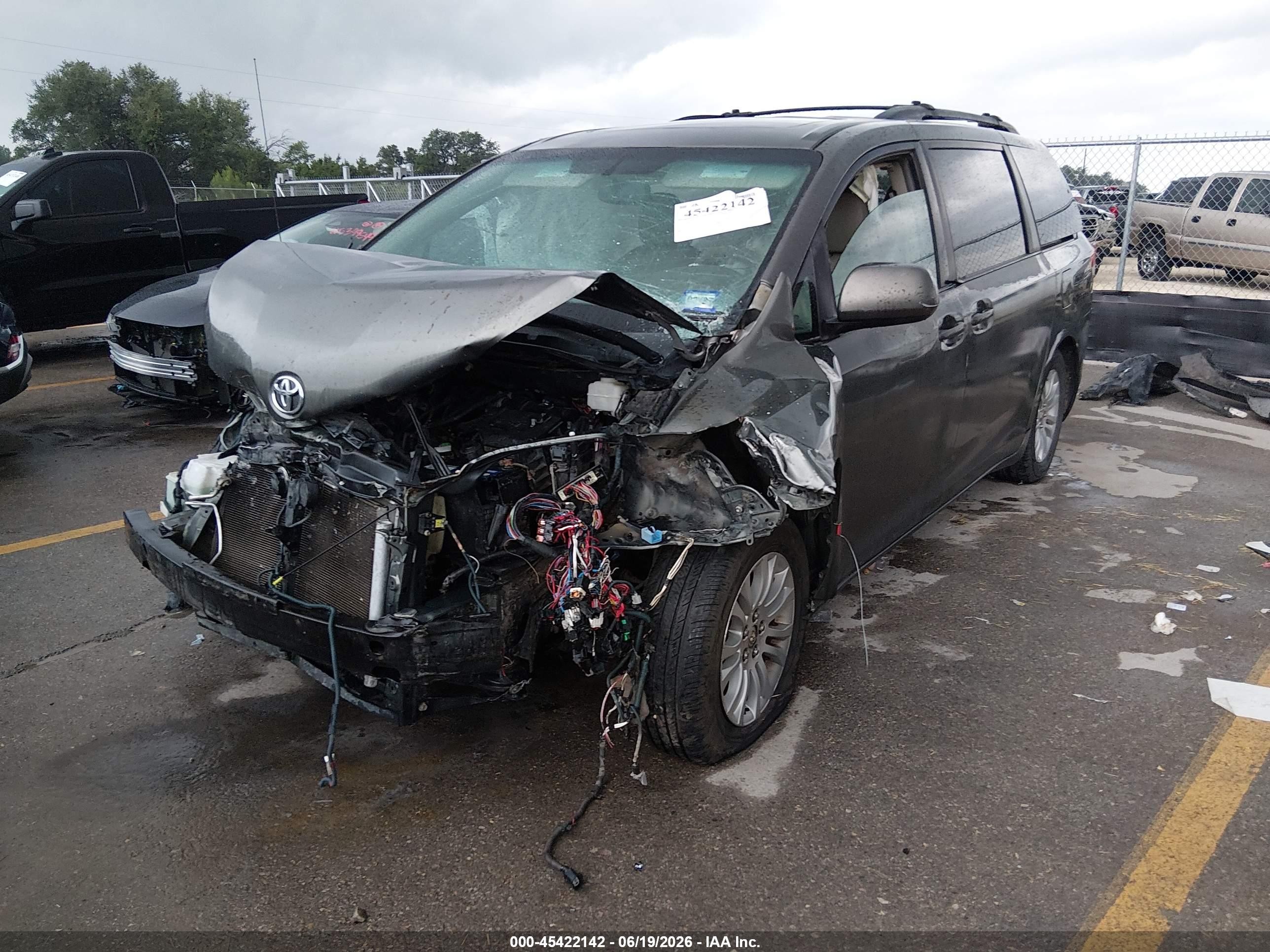2011 Toyota Sienna Xle V6 Gray vin: 5TDYK3DCXBS015527