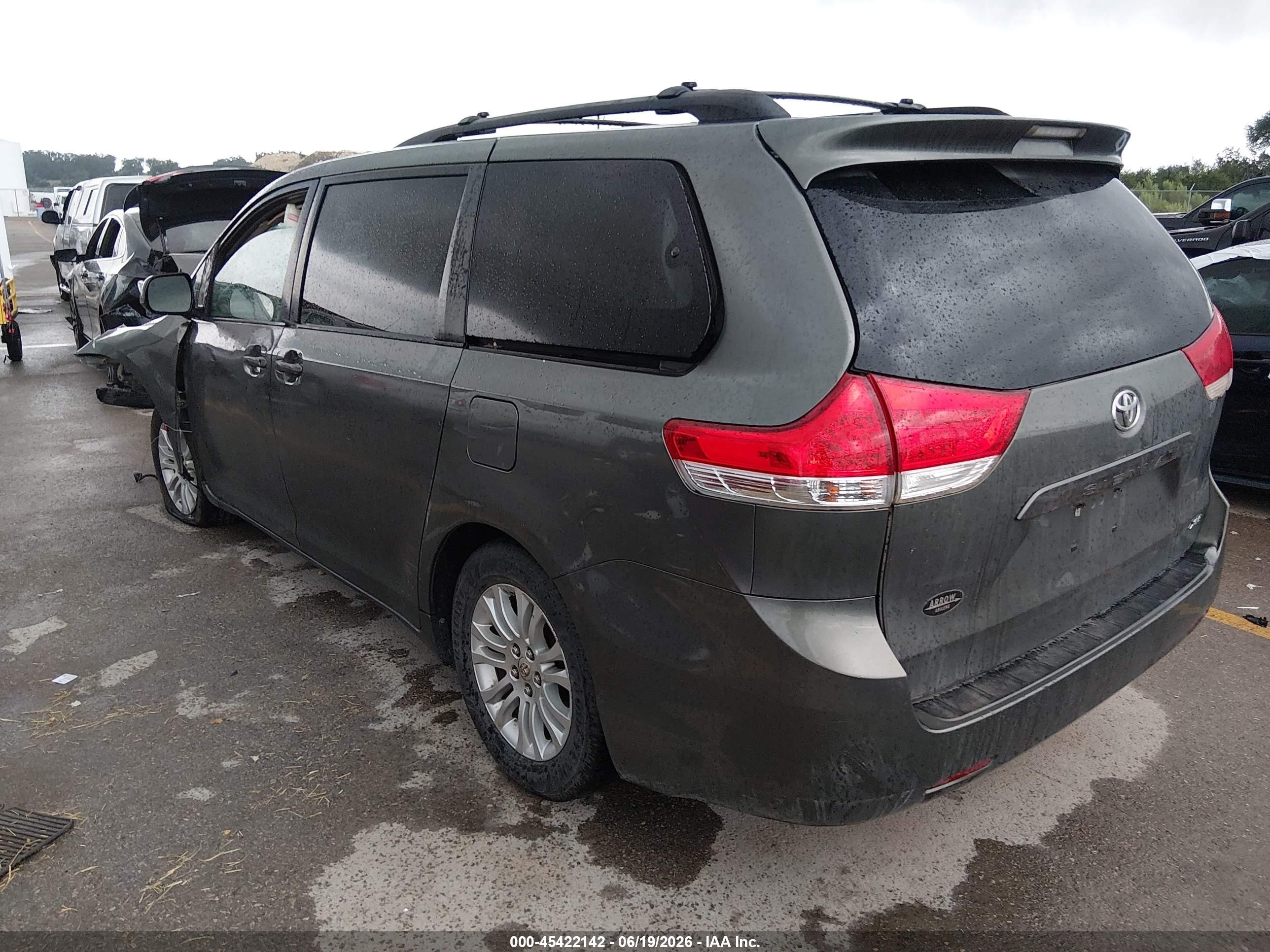 2011 Toyota Sienna Xle V6 Gray vin: 5TDYK3DCXBS015527