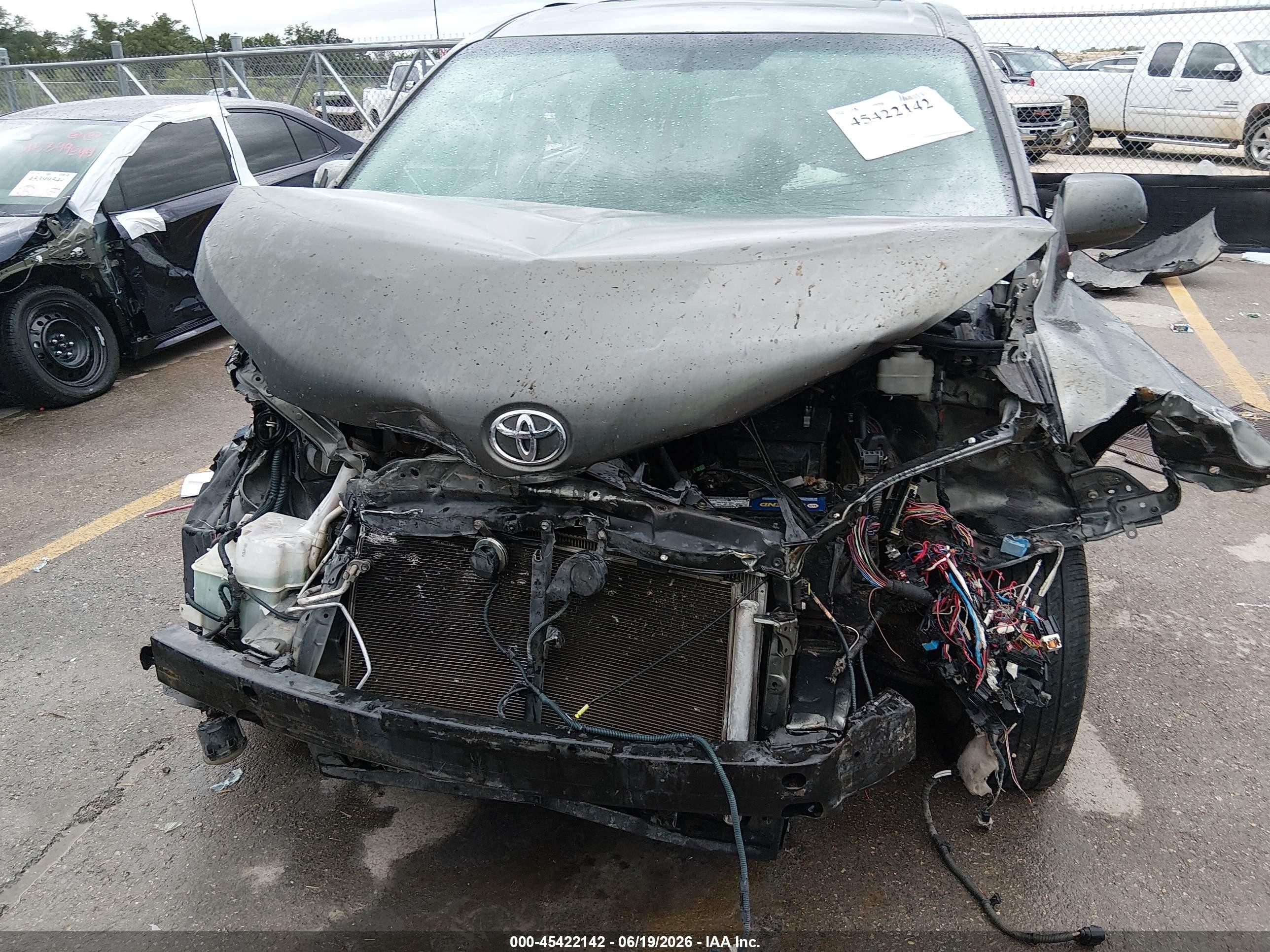 2011 Toyota Sienna Xle V6 Gray vin: 5TDYK3DCXBS015527