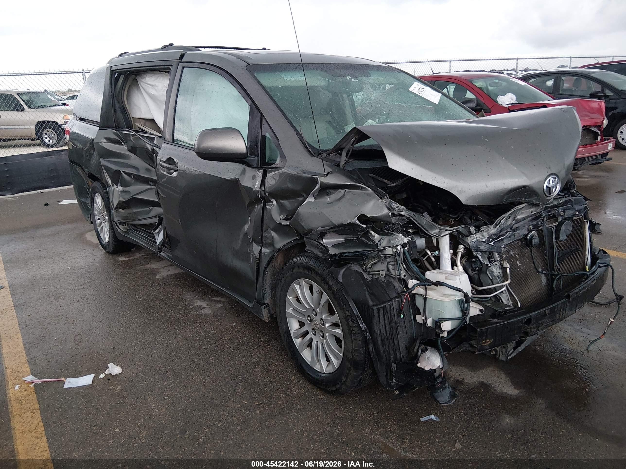 2011 Toyota Sienna Xle V6 Gray vin: 5TDYK3DCXBS015527