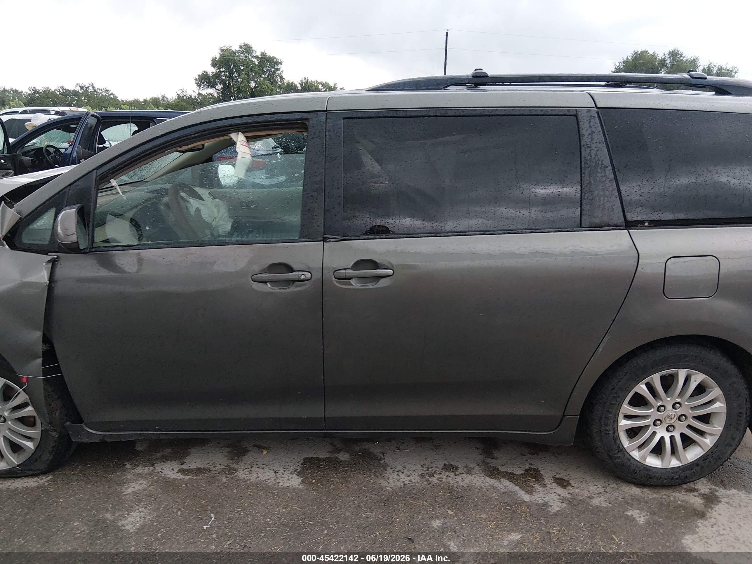 2011 Toyota Sienna Xle V6 Gray vin: 5TDYK3DCXBS015527