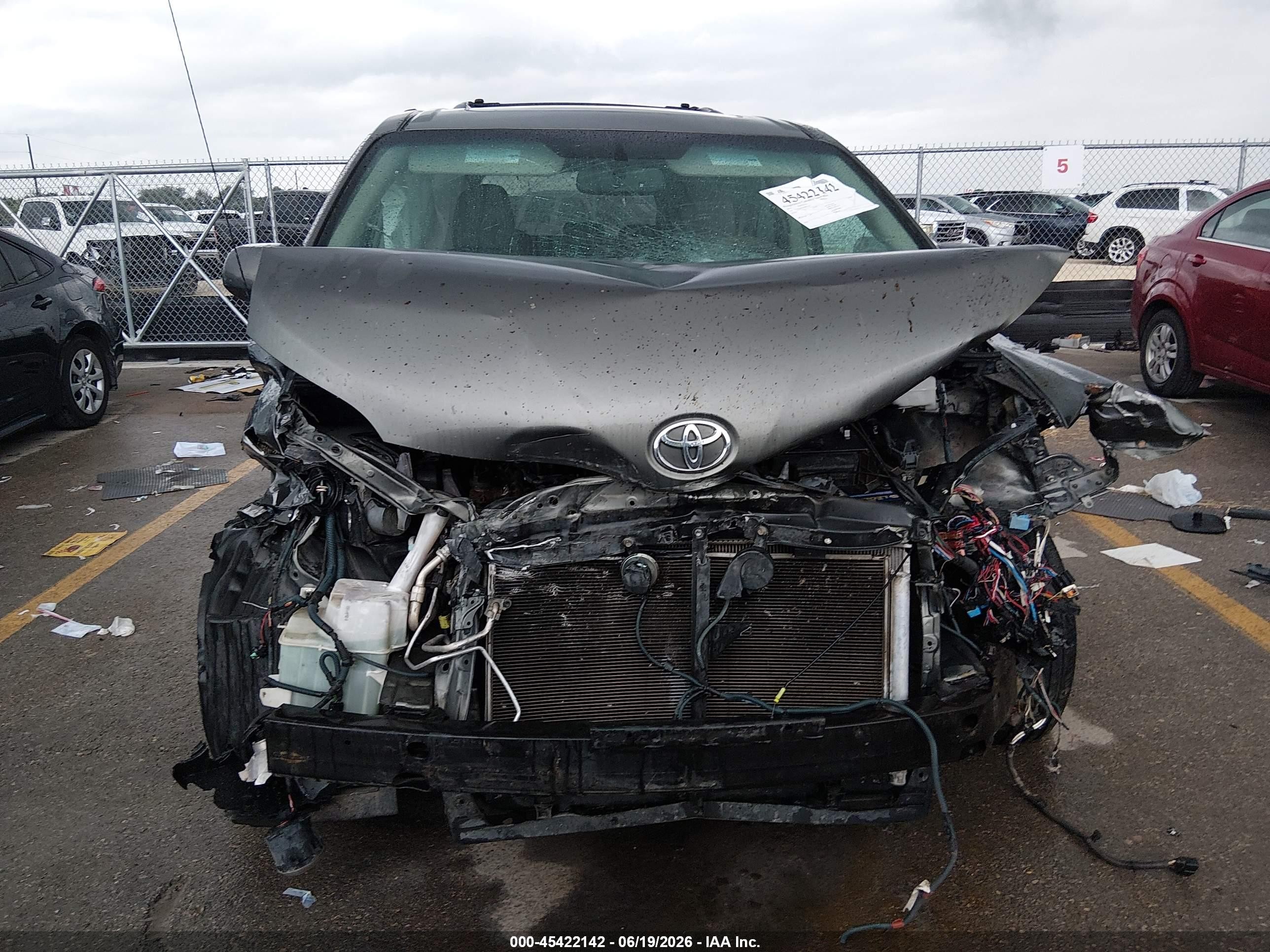 2011 Toyota Sienna Xle V6 Gray vin: 5TDYK3DCXBS015527