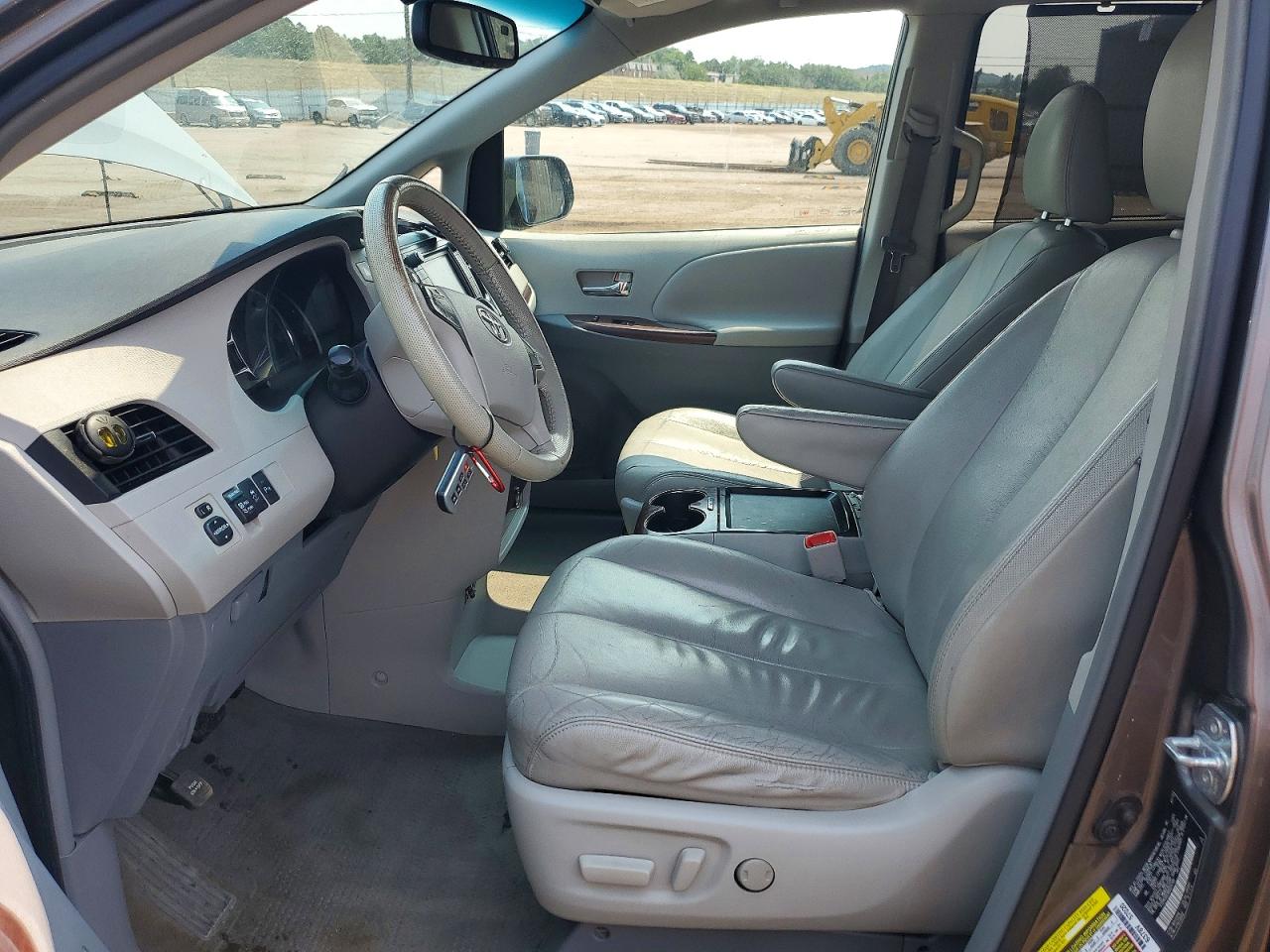 2011 Toyota Sienna Xle 8-passenger Gray vin: 5TDYK3DCXBS025166