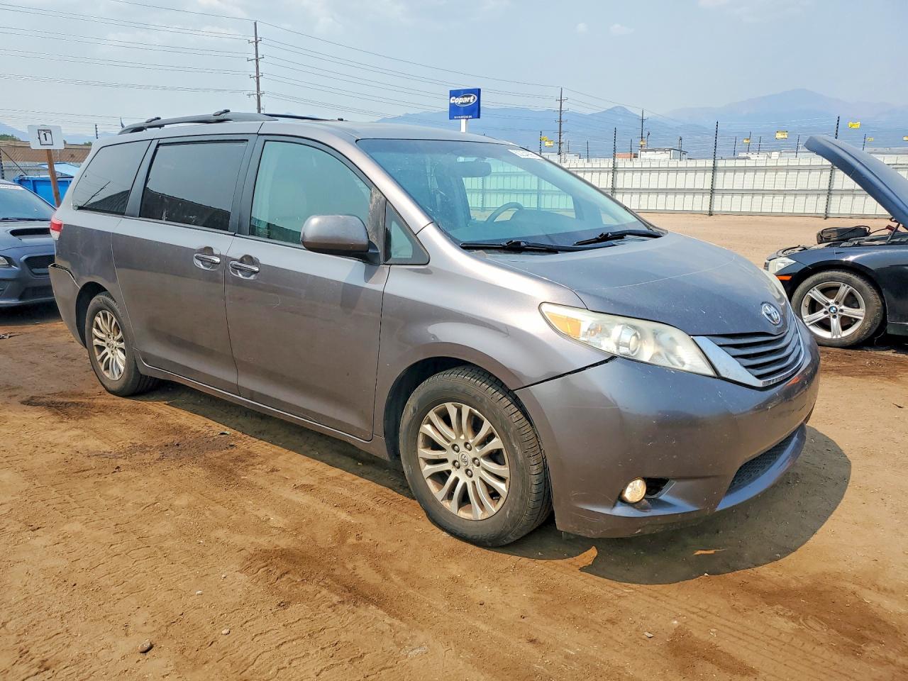 2011 Toyota Sienna Xle 8-passenger Gray vin: 5TDYK3DCXBS025166