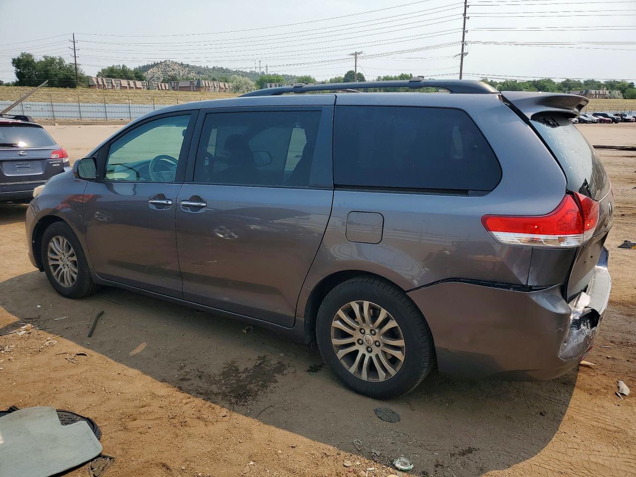 2011 Toyota Sienna Xle 8-passenger Gray vin: 5TDYK3DCXBS025166