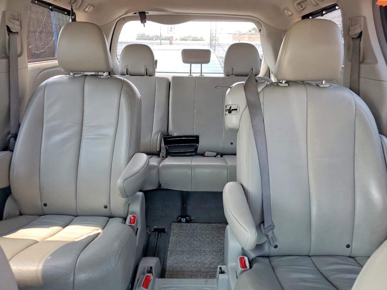 2011 Toyota Sienna Xle 8-passenger Gray vin: 5TDYK3DCXBS025166