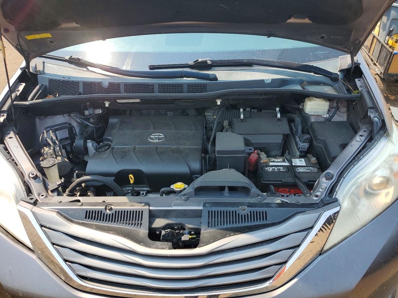 2011 Toyota Sienna Xle 8-passenger Gray vin: 5TDYK3DCXBS025166