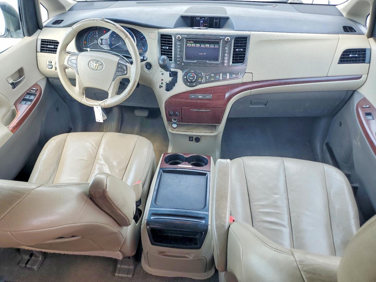 2011 Toyota Sienna Xle 8-passenger White vin: 5TDYK3DCXBS031369