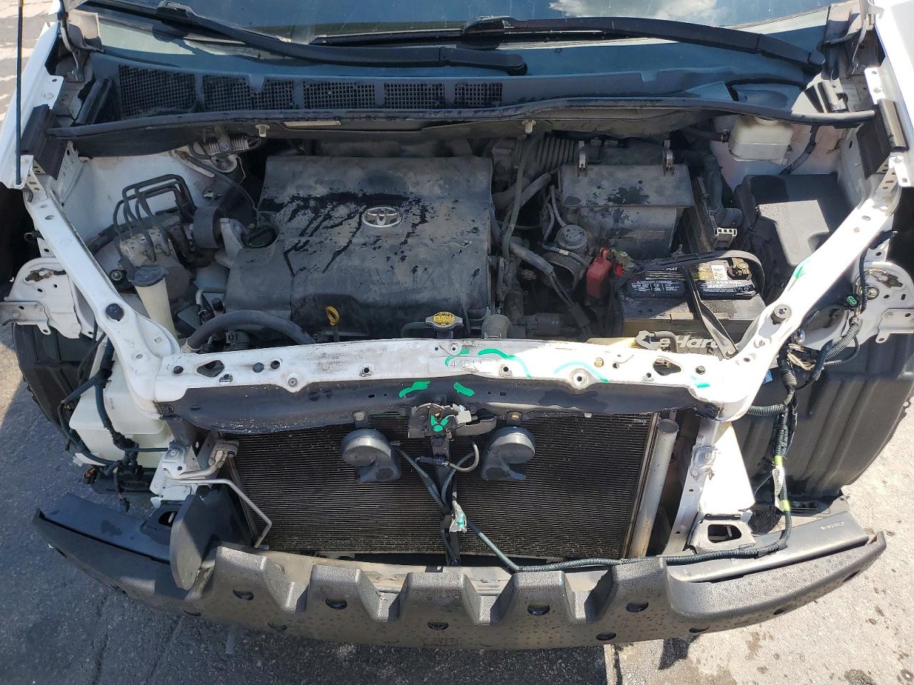 2011 Toyota Sienna Xle 8-passenger White vin: 5TDYK3DCXBS031369