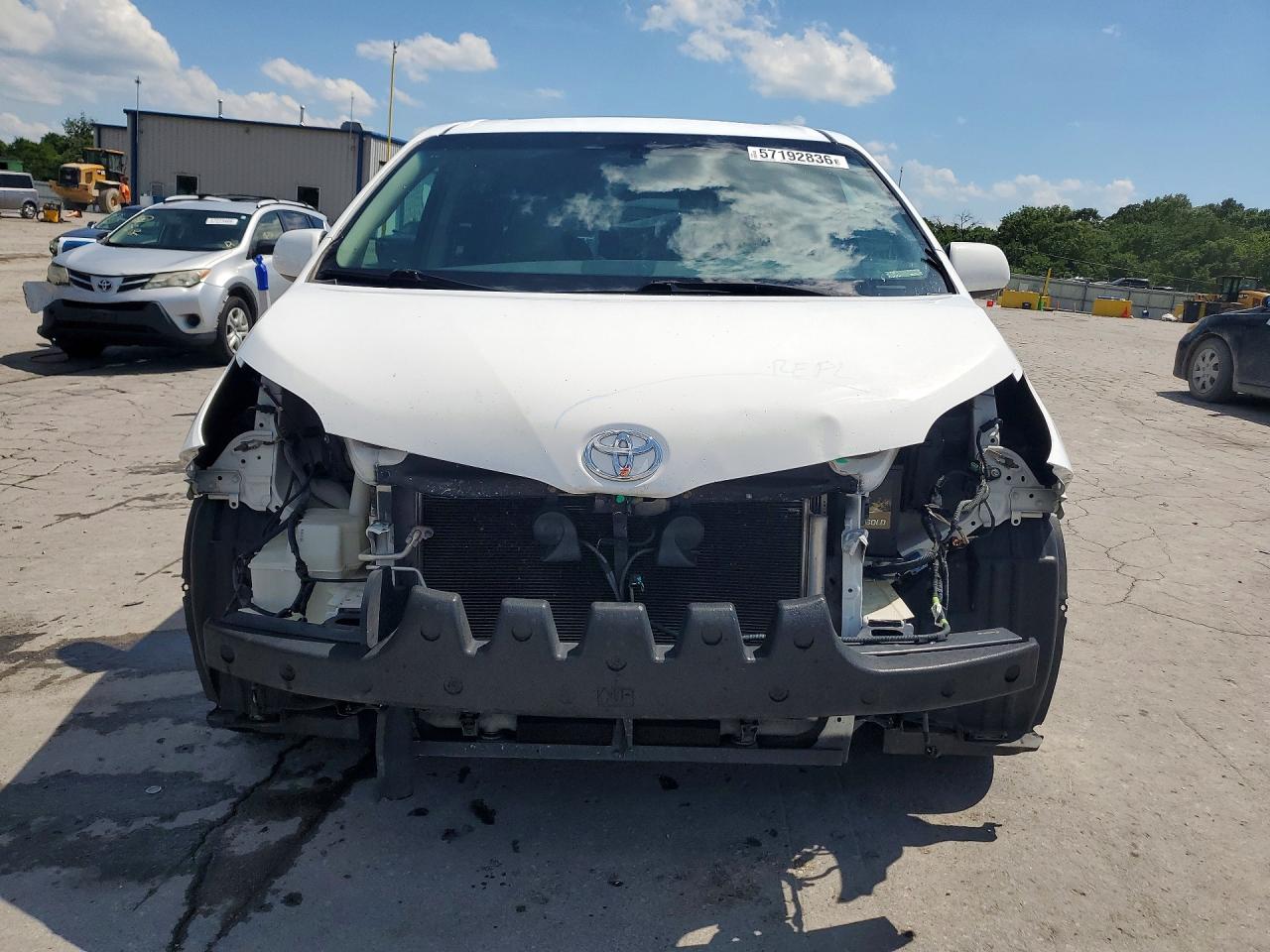 2011 Toyota Sienna Xle 8-passenger White vin: 5TDYK3DCXBS031369