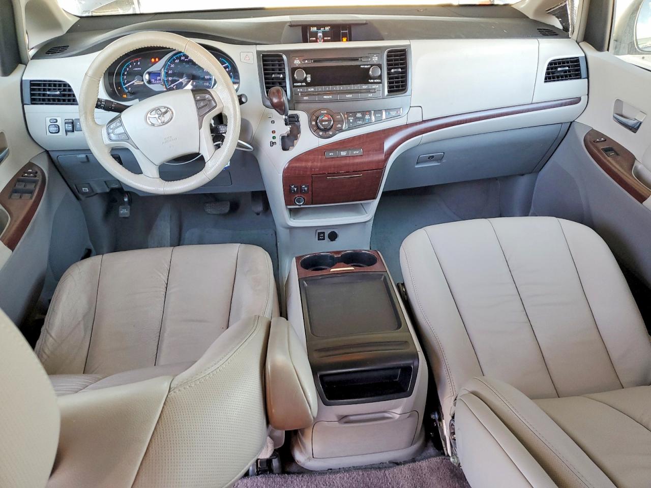 2011 Toyota Sienna Xle 8-passenger Silver vin: 5TDYK3DCXBS043506
