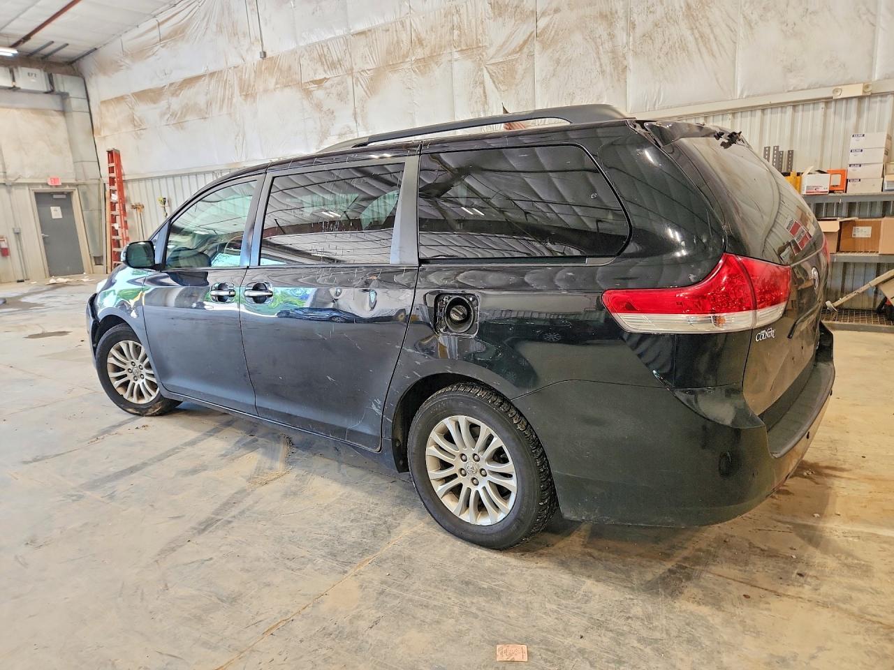 2011 Toyota Sienna Xle 8-passenger Black vin: 5TDYK3DCXBS055820