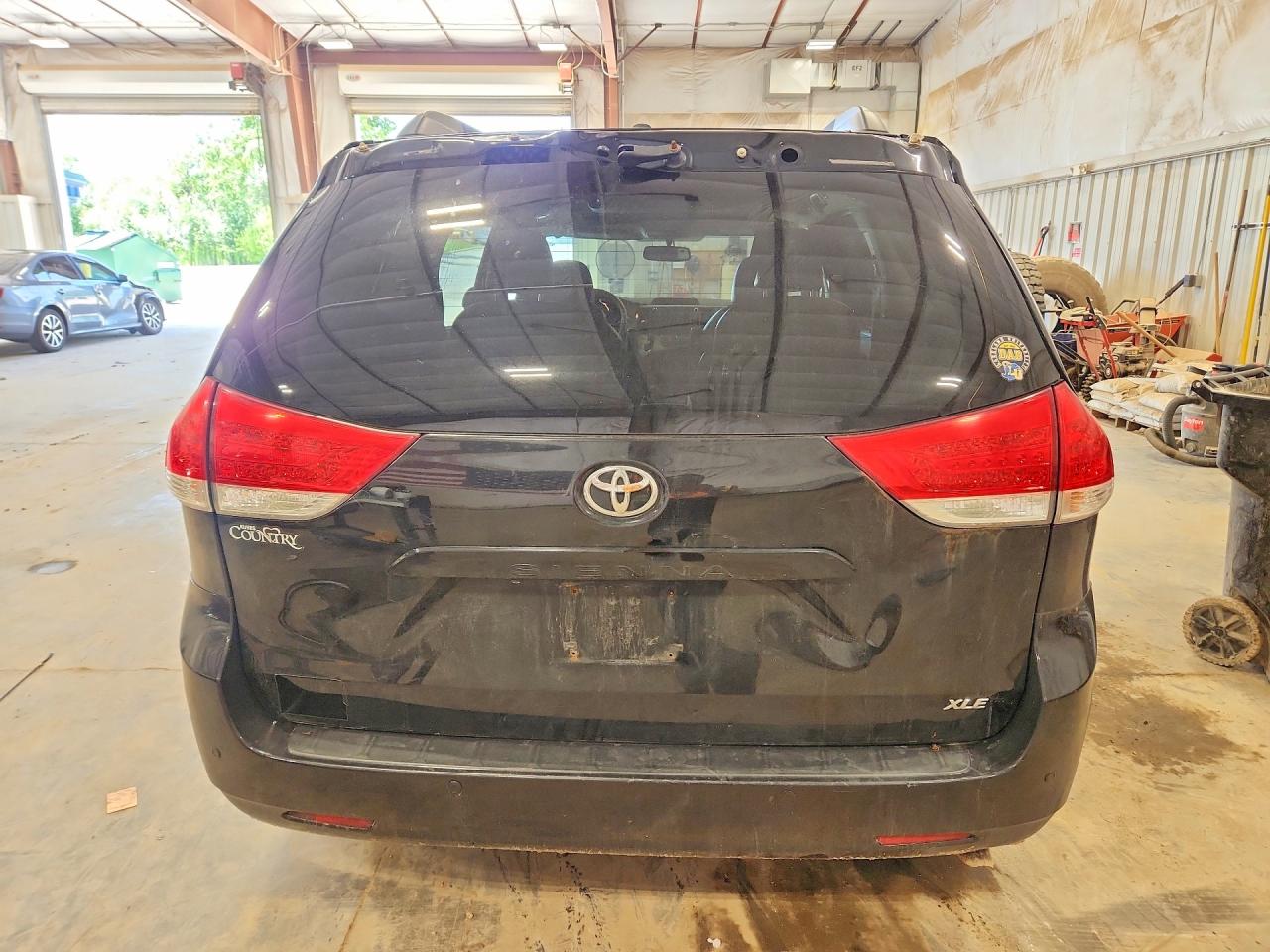 2011 Toyota Sienna Xle 8-passenger Black vin: 5TDYK3DCXBS055820