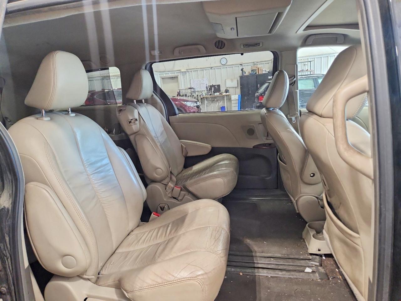 2011 Toyota Sienna Xle 8-passenger Black vin: 5TDYK3DCXBS055820